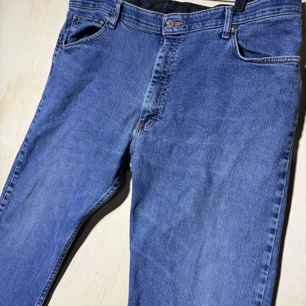 Wrangler Mens Jeans 40x30 Regular Fit Straight Leg Medium Wash Blue 96CFMSW